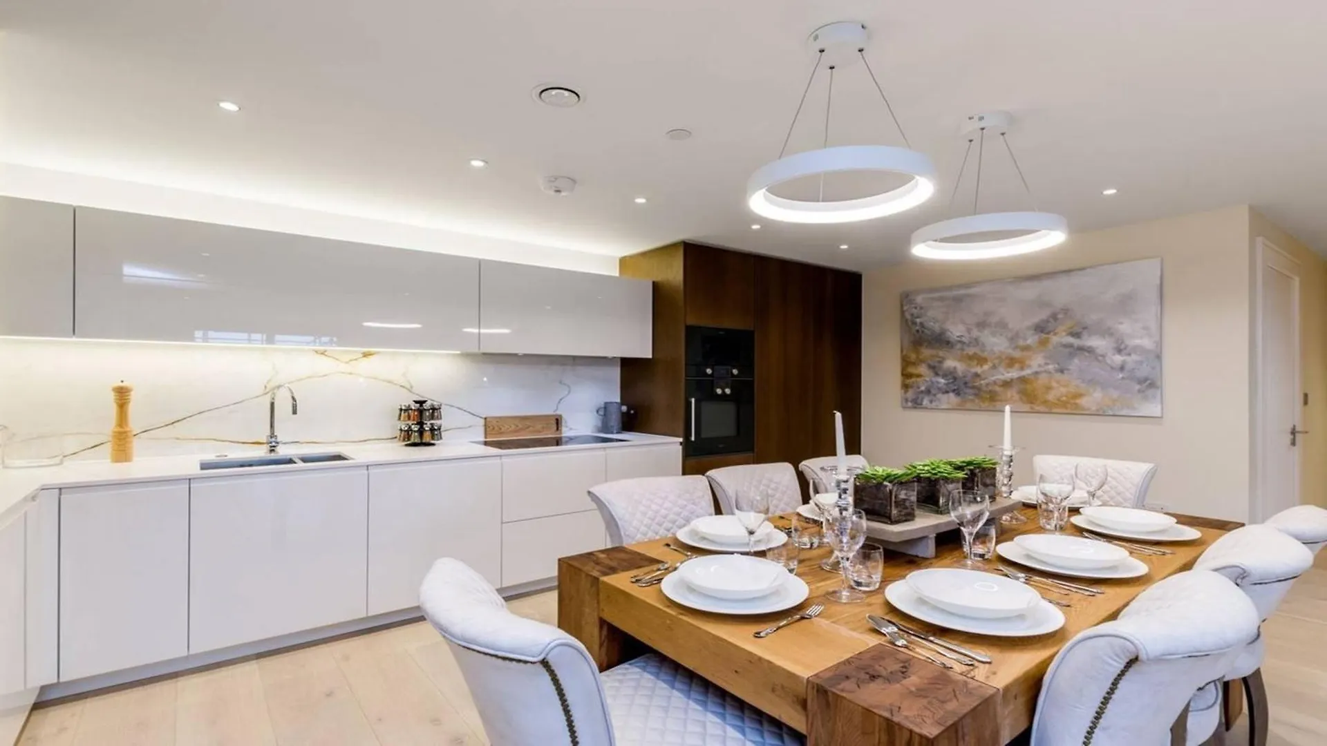 Well-Maintained 4-Bedroom Flat With Full Amenities London