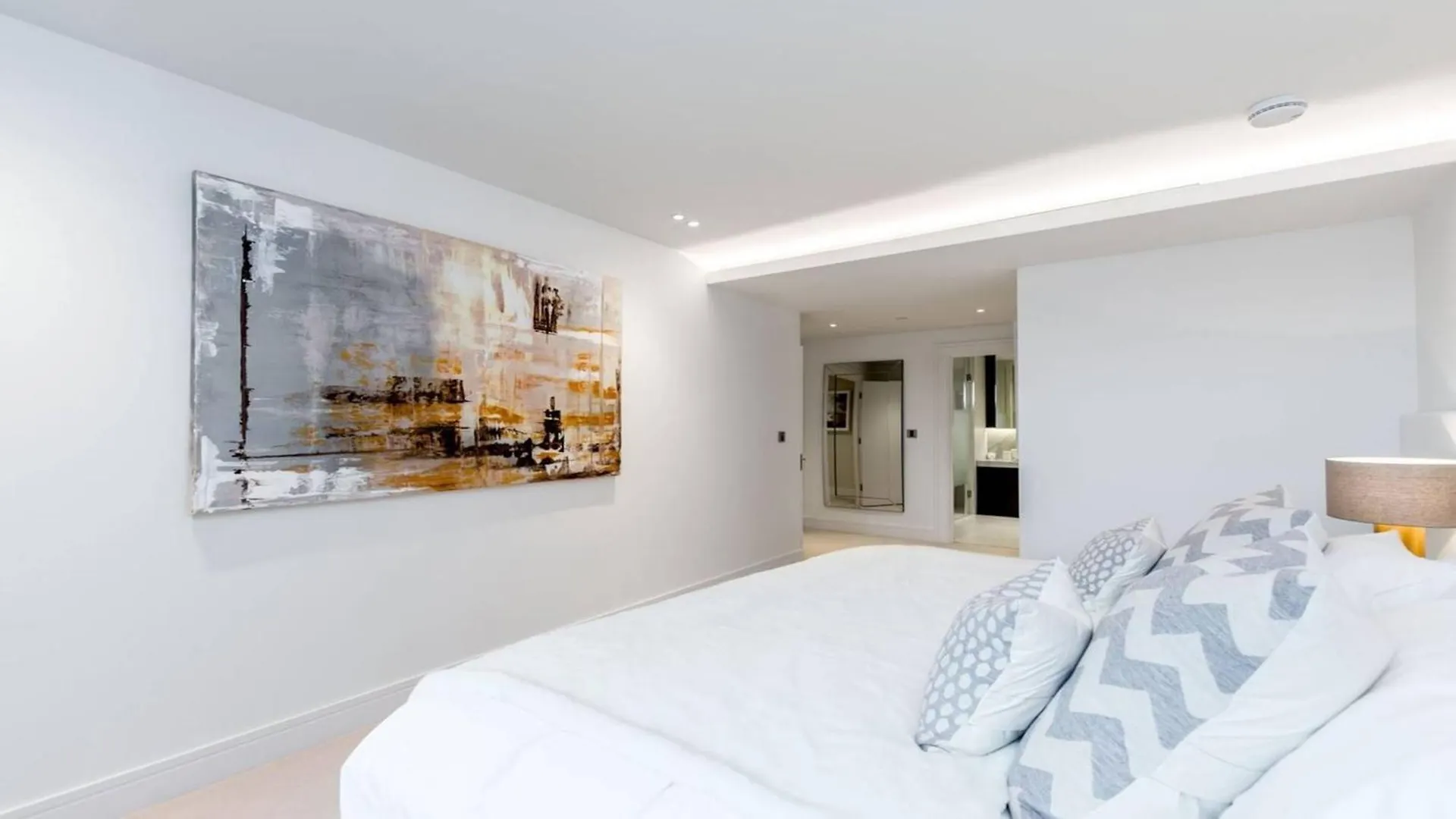 Well-Maintained 4-Bedroom Flat With Full Amenities London United Kingdom