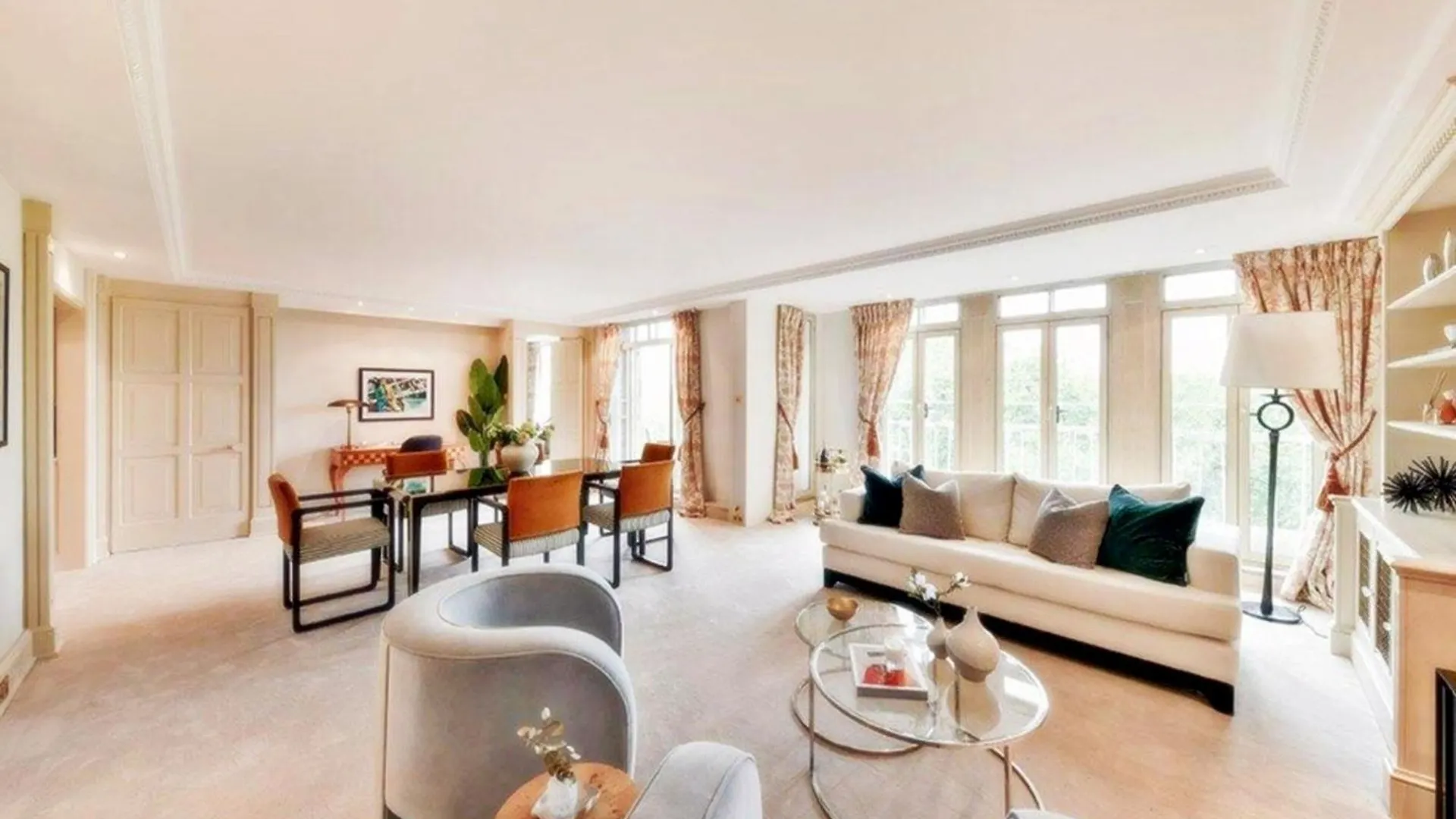 Apartment Well-Maintained 4-Bedroom Flat With Full Amenities London
