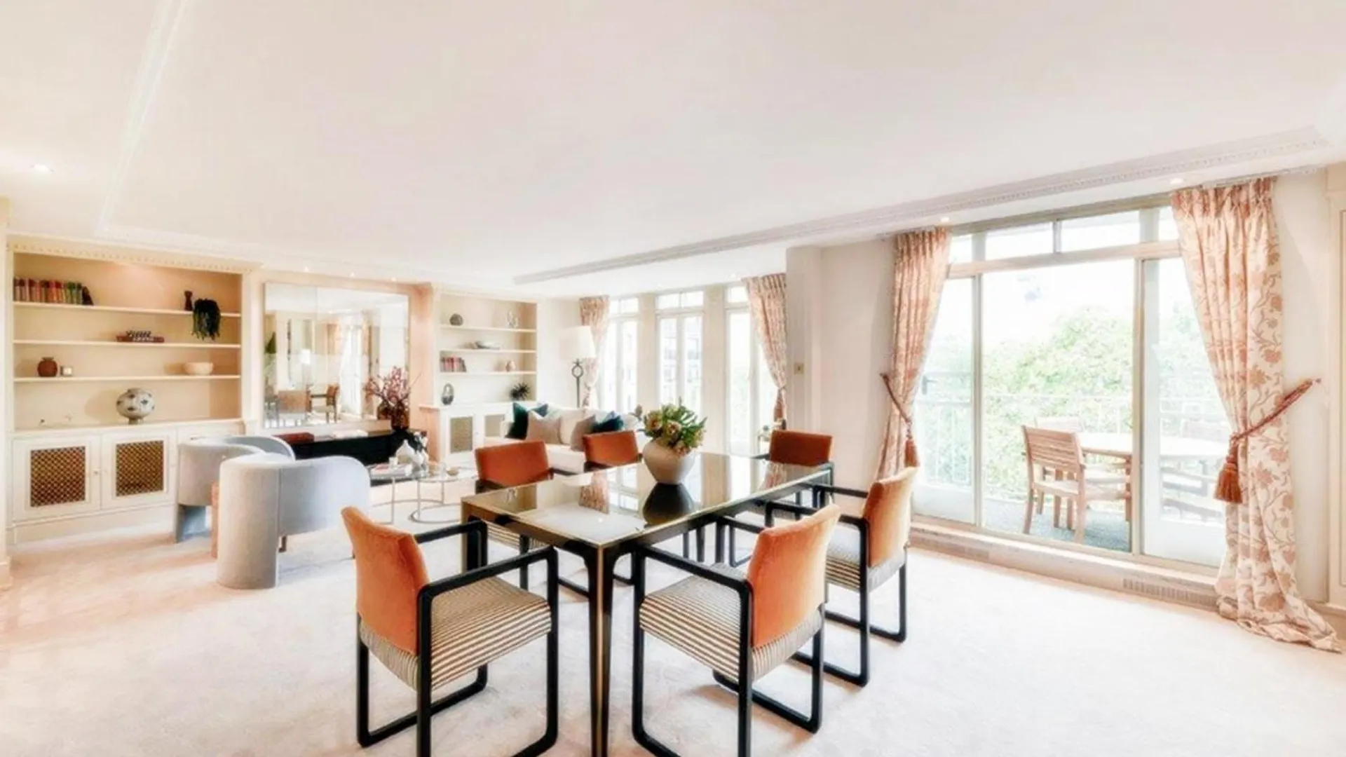 Apartment Well-Maintained 4-Bedroom Flat With Full Amenities London