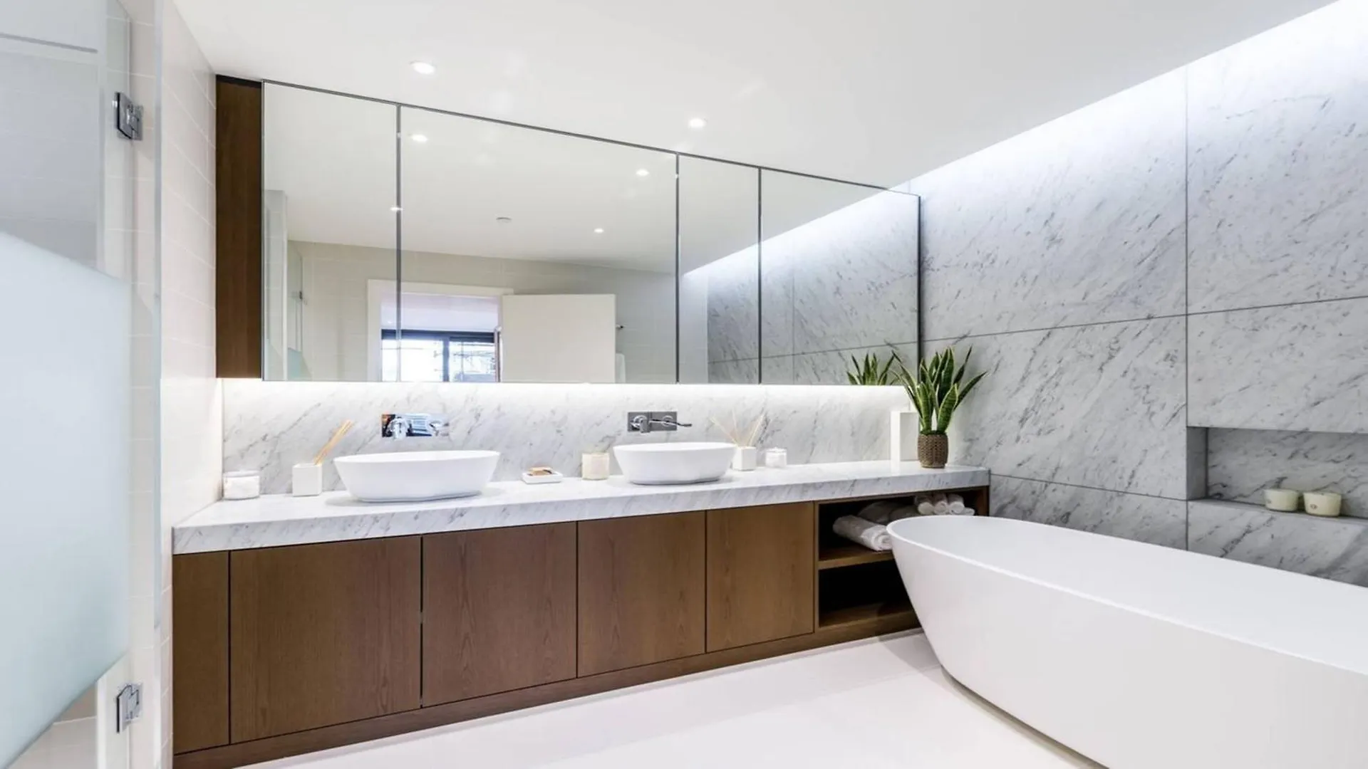 Well-Maintained 4-Bedroom Flat With Full Amenities لندن
