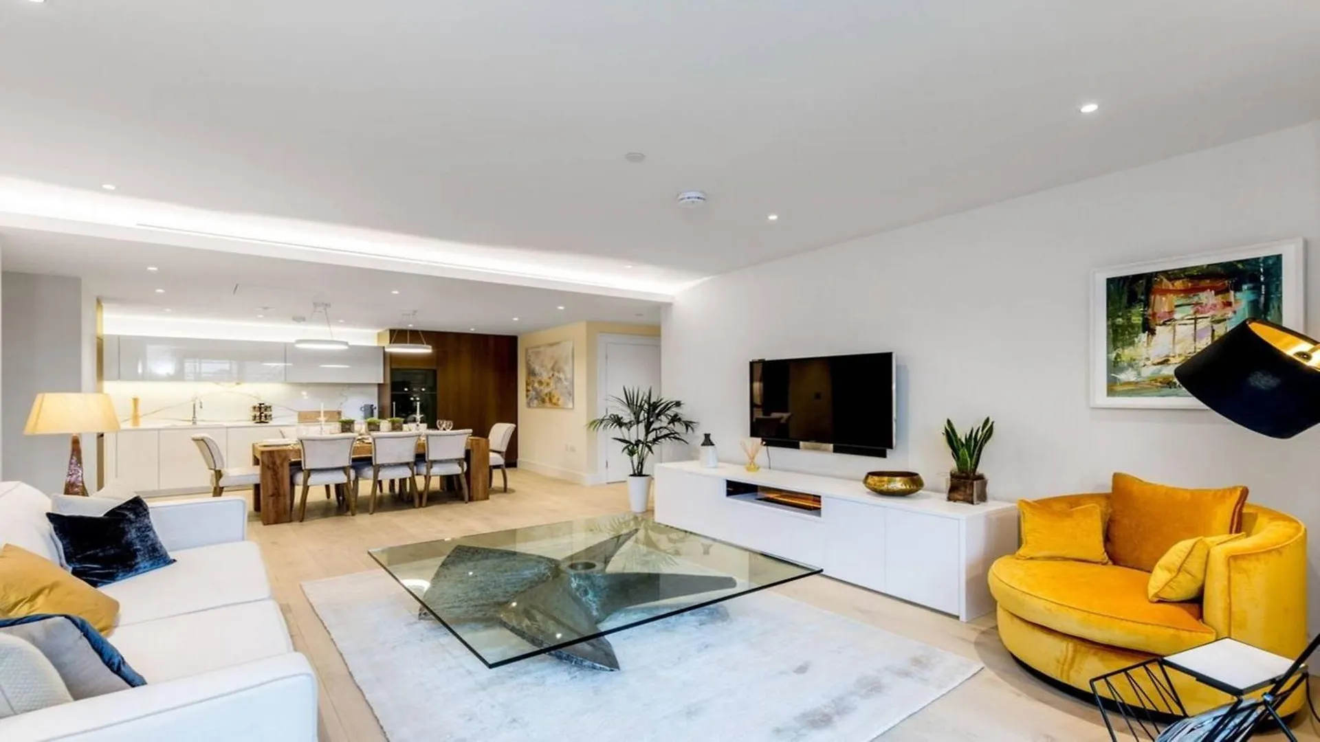 Well-Maintained 4-Bedroom Flat With Full Amenities لندن