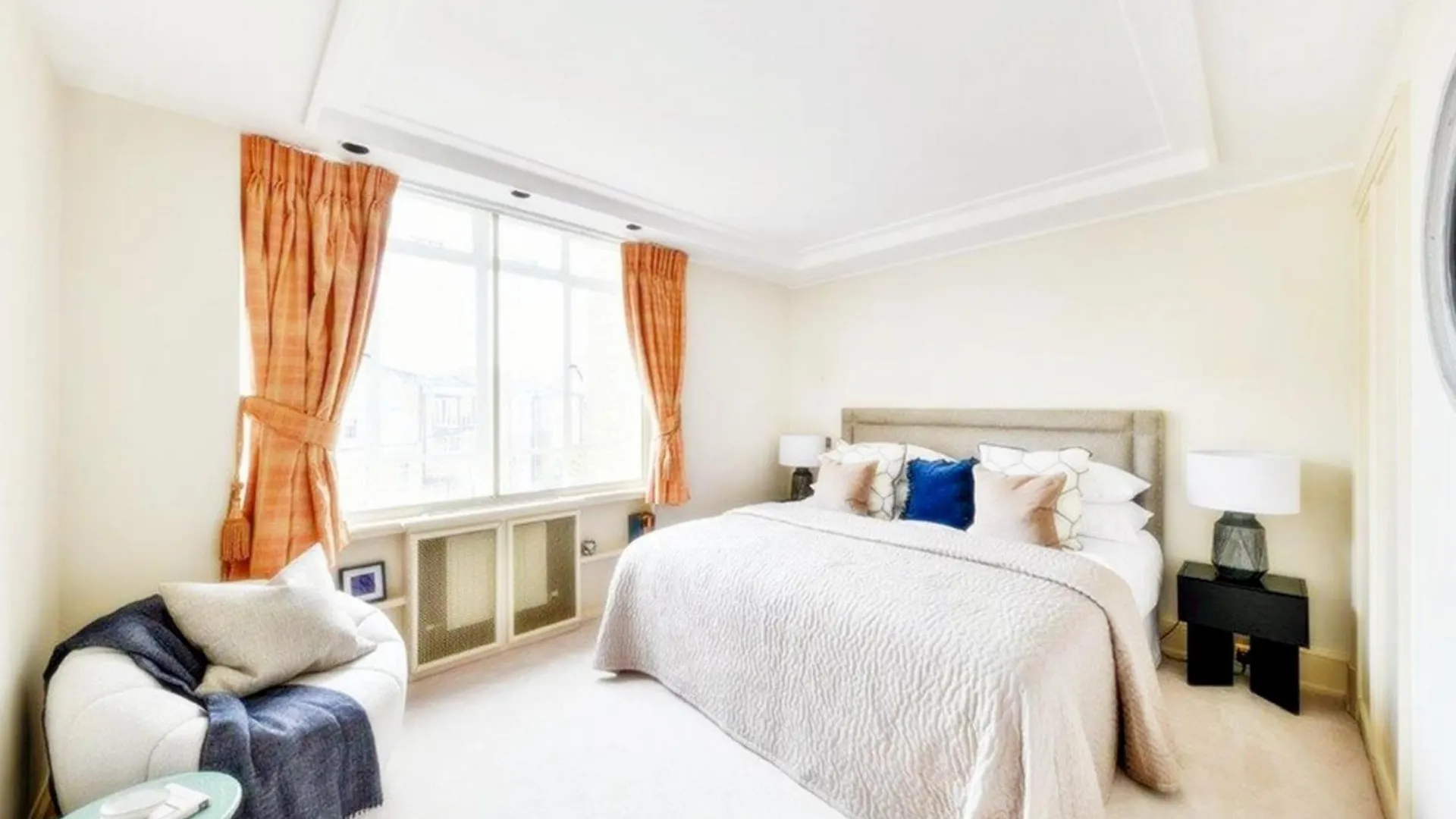 Well-Maintained 4-Bedroom Flat With Full Amenities لندن شقة