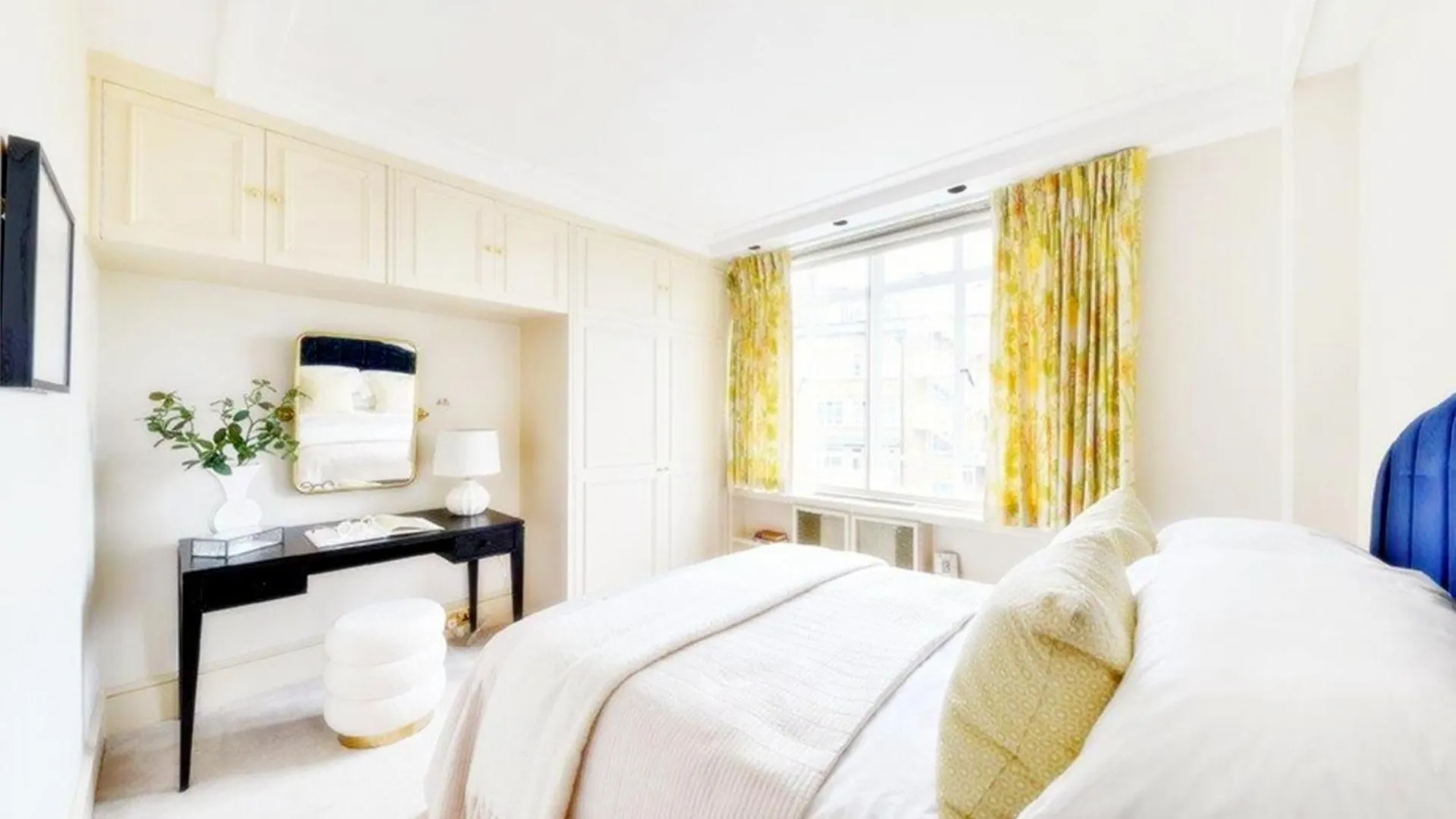 Well-Maintained 4-Bedroom Flat With Full Amenities London